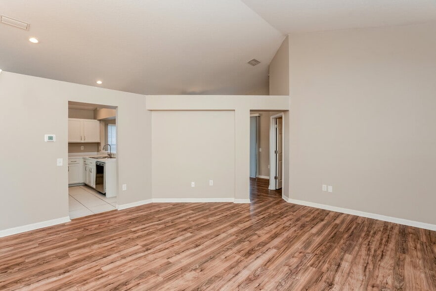 Building Photo - 1010 Cristelle Jean Dr
