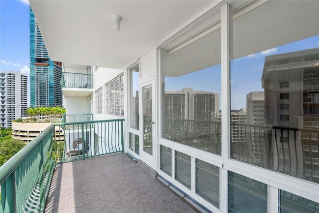 Building Photo - 1408 Brickell Bay Dr