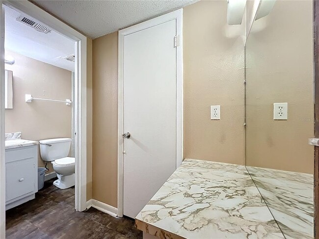 Building Photo - 4223 Parkside Dr