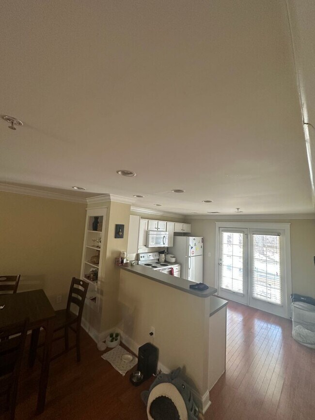 Building Photo - 2 Bedroom 2 Bathroom in gated community of the Summit