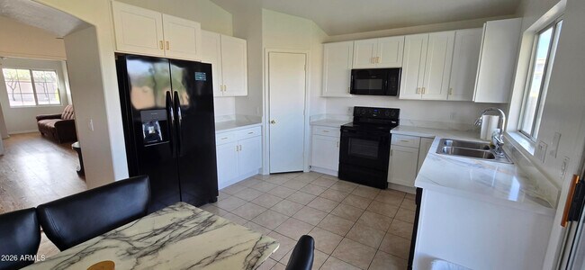 Building Photo - 12413 N El Frio St