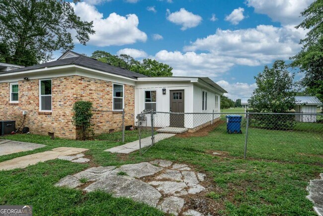 Building Photo - 175 E Main St