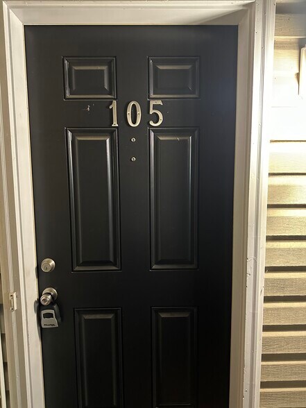 Building Photo - 623 Wyndhurst Dr