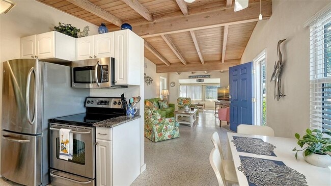 Building Photo - 817 Harbor Dr S