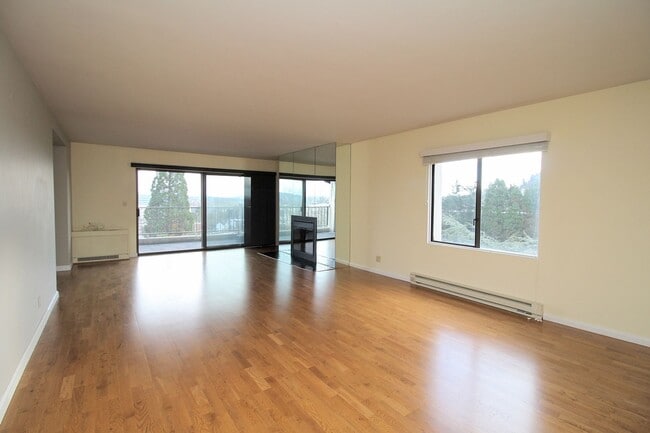 Building Photo - 2309 SW 1st Ave