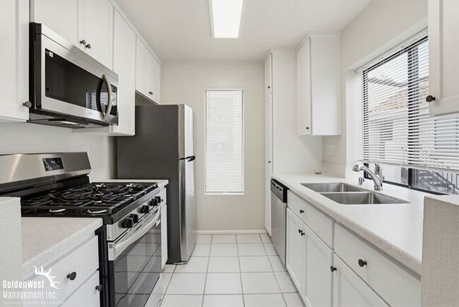 Building Photo - Charming 2Bdm 2Ba Condo with Private Balcony in Heart of Mira Mesa!