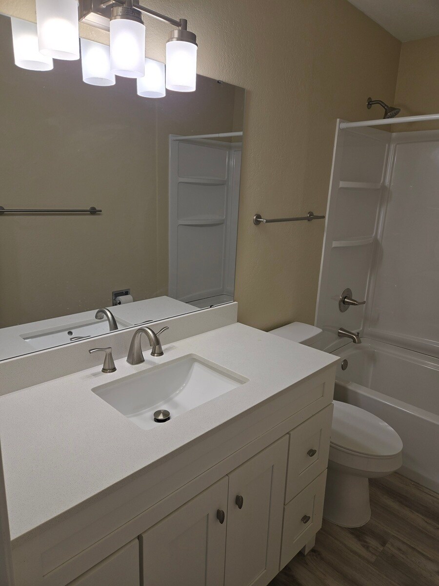 Building Photo - 123 N Glenwood Dr