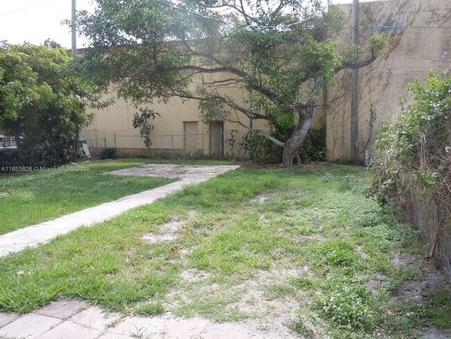 Building Photo - 2124 Taylor St