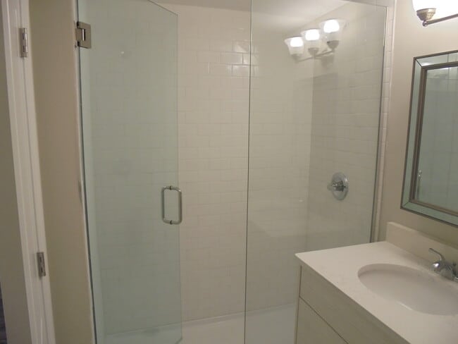 Building Photo - 1808 W Ridgeland Ave