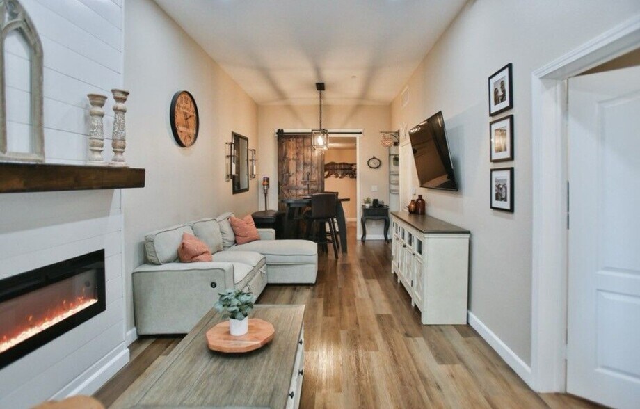 Primary Photo - 17168 Newhope St