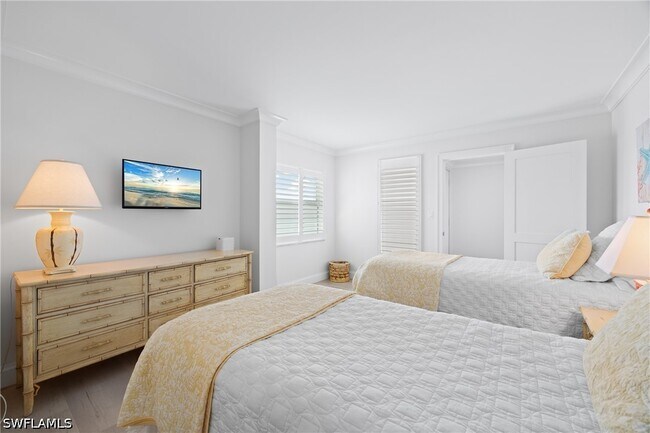 Building Photo - 3443 Gulf Shore Blvd N