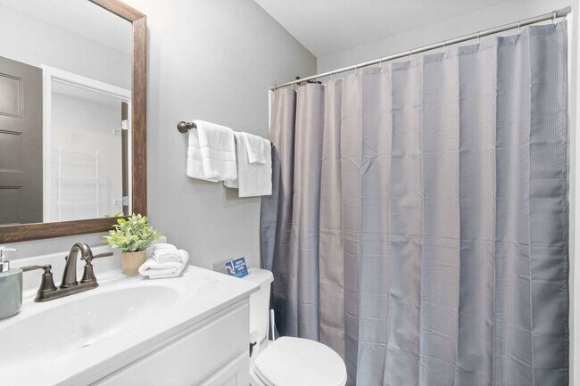 Building Photo - 867 Central Ave