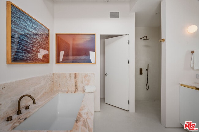 Building Photo - 1227 Tellem Dr