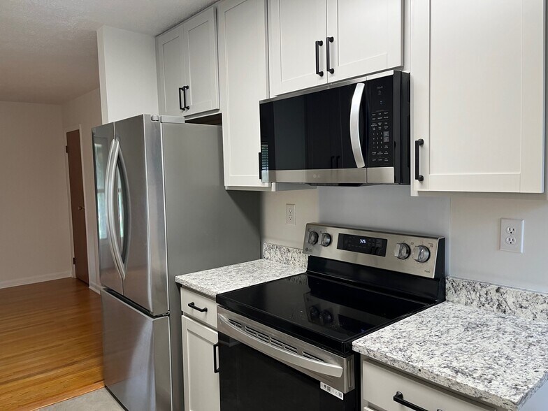 Building Photo - 6100 Belle Dr