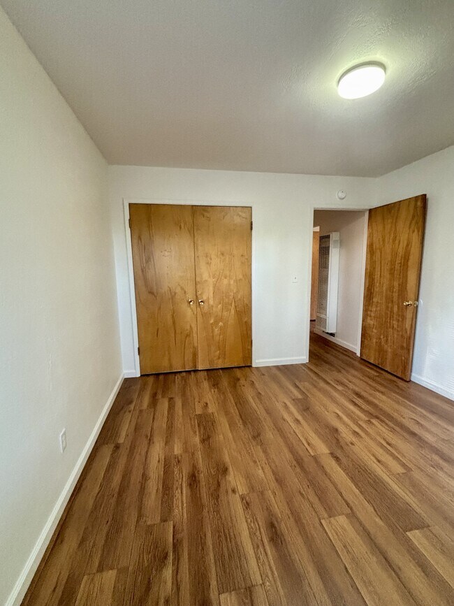 Building Photo - 297 Cornwall Ave