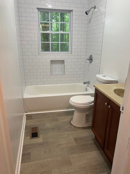 Building Photo - 6245 Ellis St