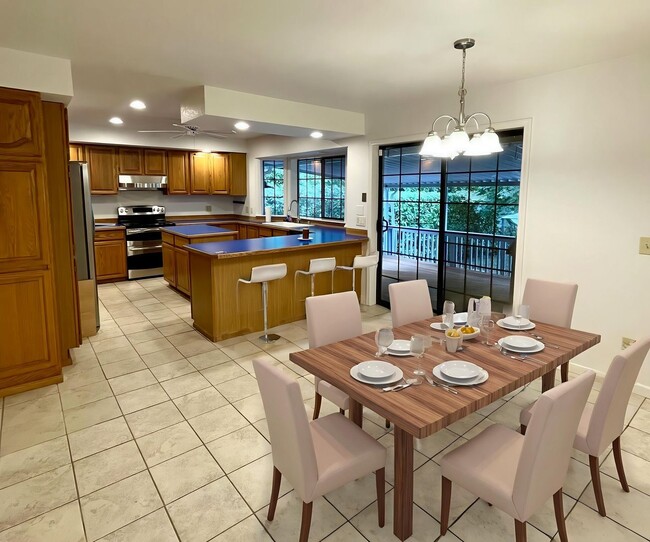 Building Photo - 1/2 Off First Full Month! 4 Bedroom Single Family Home in Lakewood