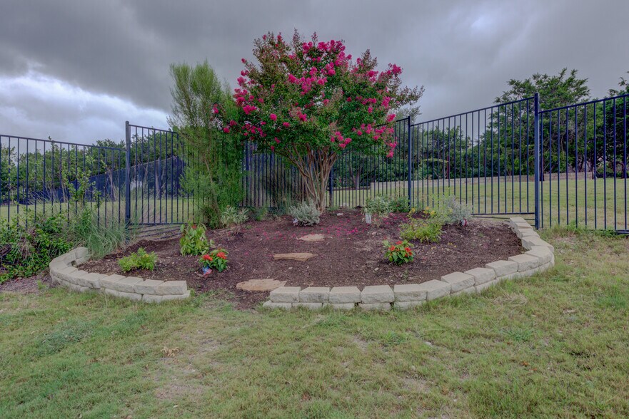 Building Photo - 308 Enchanted Hilltop Way