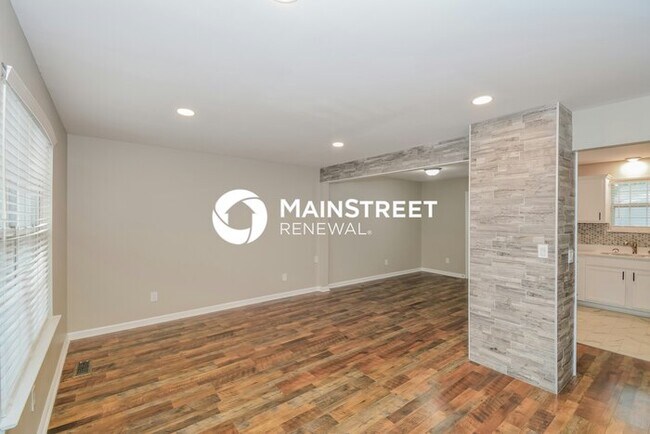 Building Photo - 3 Bedroom Pet-Friendly Home in NASHVILLE, TN with Main Street Renewal