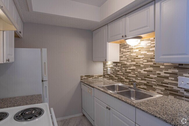 2BR, 1BA - 740SF - Mapleview Apartments