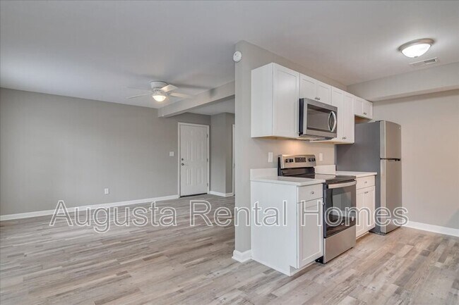 Building Photo - 170 Conifer Dr