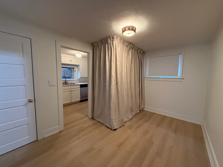 Building Photo - 10048 Interlake Ave N