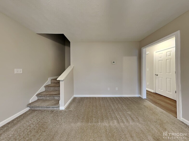 Building Photo - 734 Trickle Ln