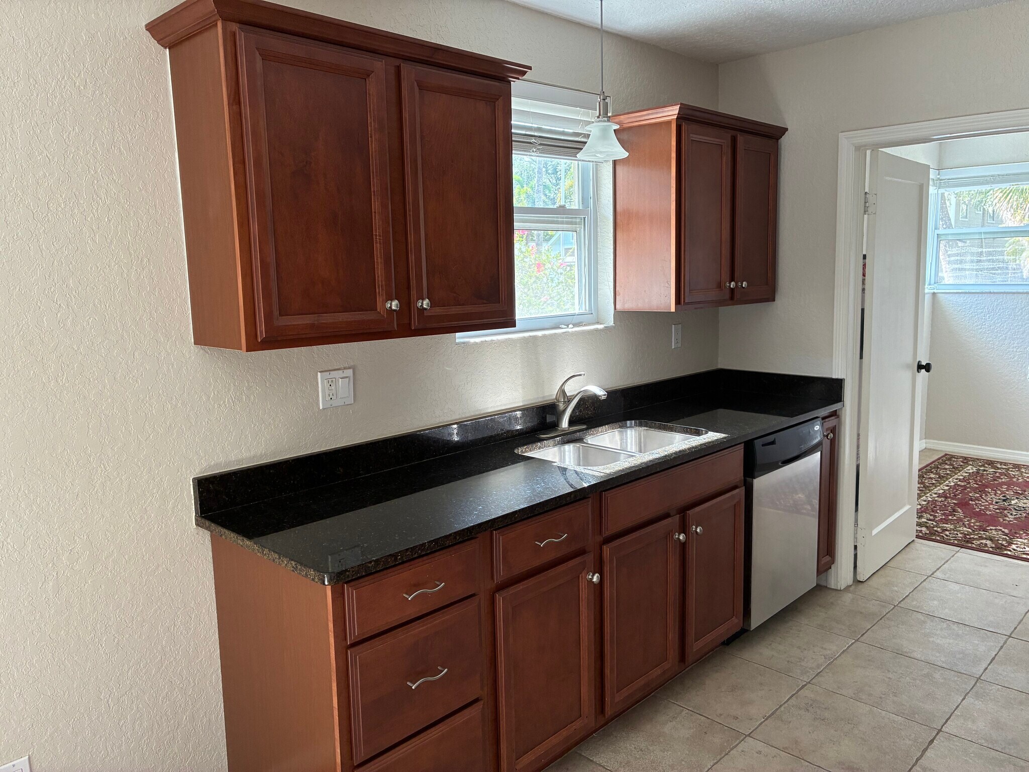 Building Photo - 423 Wildwood Way