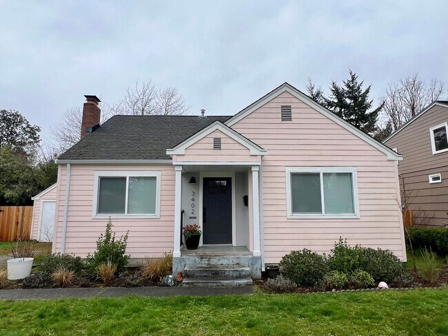 Building Photo - PENDING APPLICATION; Charming 2 BD + Studio (Water Included)
