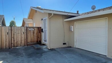 Building Photo - 2BD/1BA - Santa Clara Gem: Updated Home Near Apple Campus, Pet-Friendly, Great Location