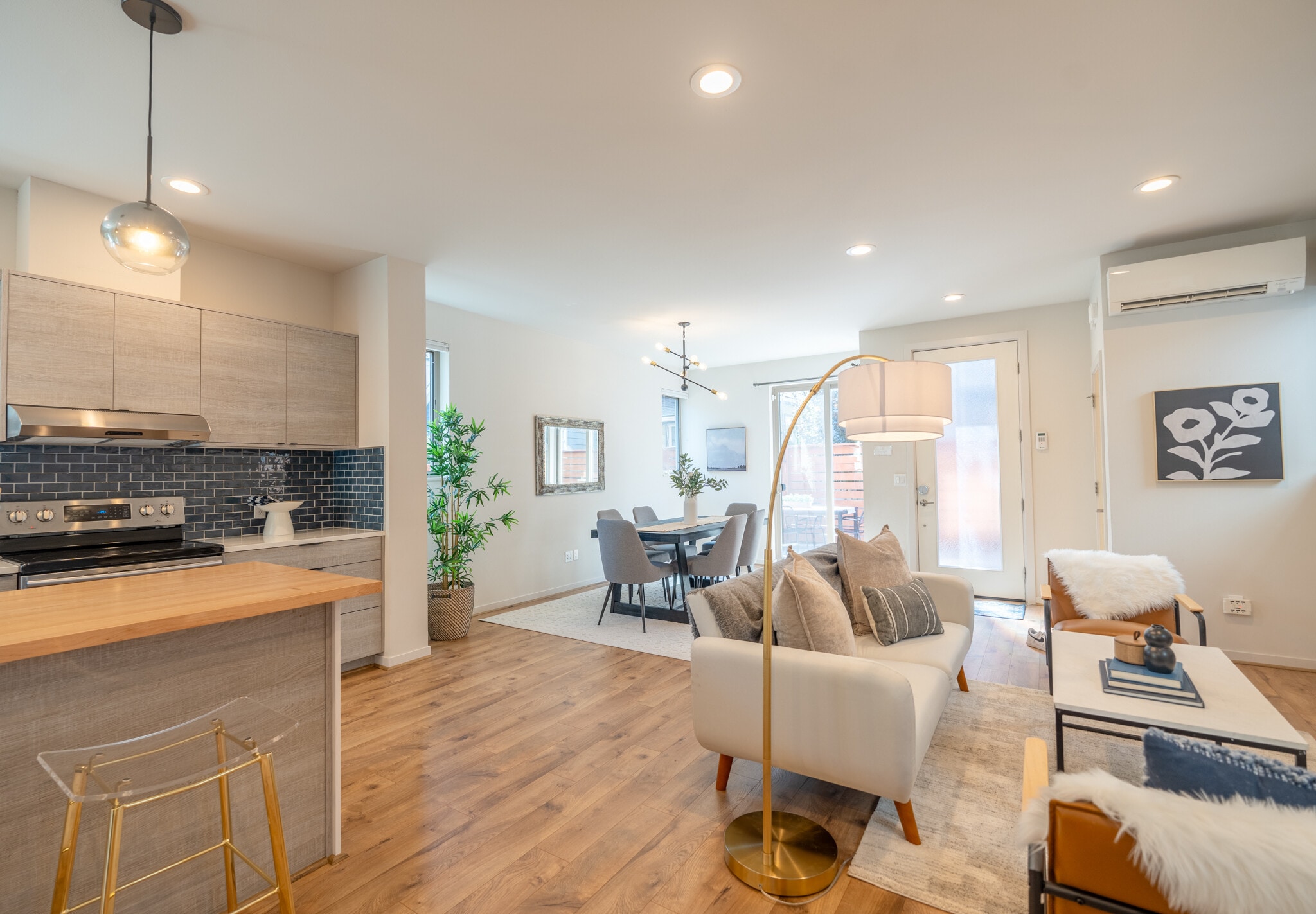 Building Photo - 424 26th Ave S