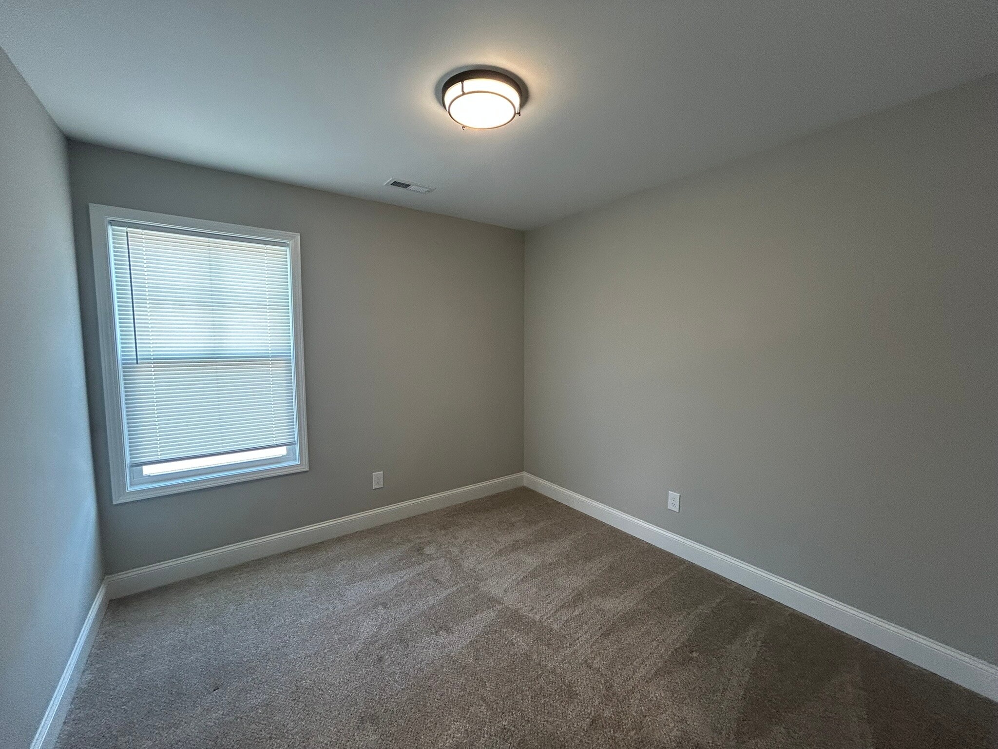 Building Photo - 163 Susan Lynn Dr