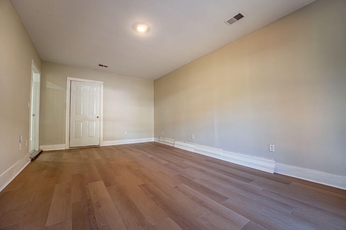 Building Photo - 283 E Hampton Ave