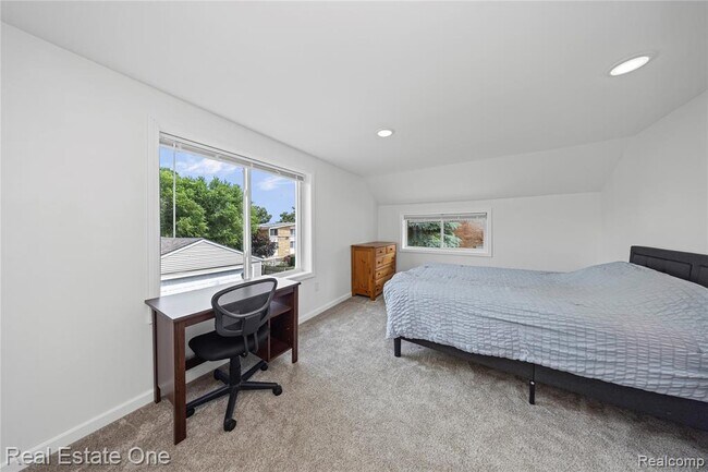 Building Photo - 3420 Fairmont Rd