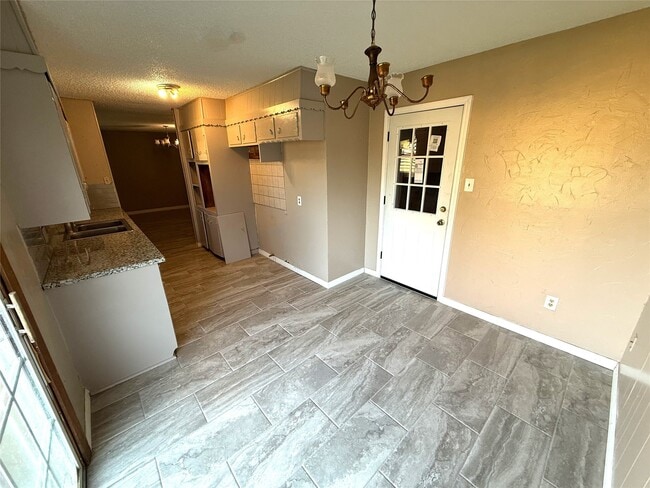 Building Photo - 2320 14th Ave N