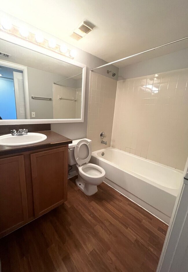 Building Photo - TWO BEDROOM TWO BATHROOM WITH LAKE VIEW!!