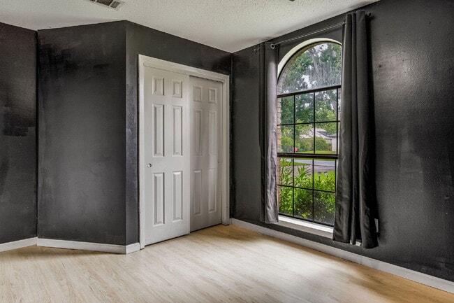 Building Photo - 2241 Prytania Cir