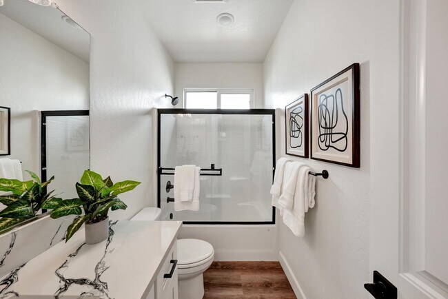 Building Photo - 168 N Falcon Ave