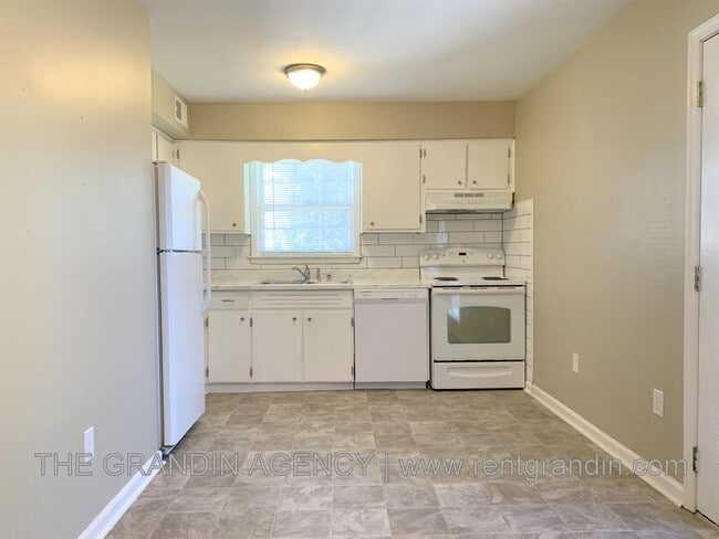 Building Photo - 728 Welton Ave SW