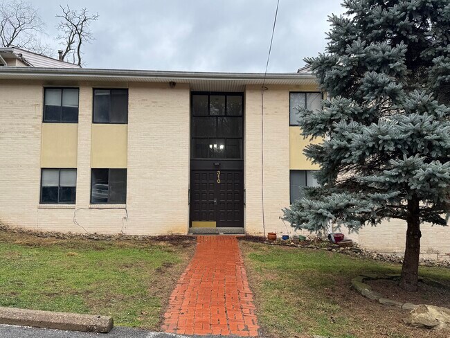 Building Photo - THE VILLAGES SOUTH 310