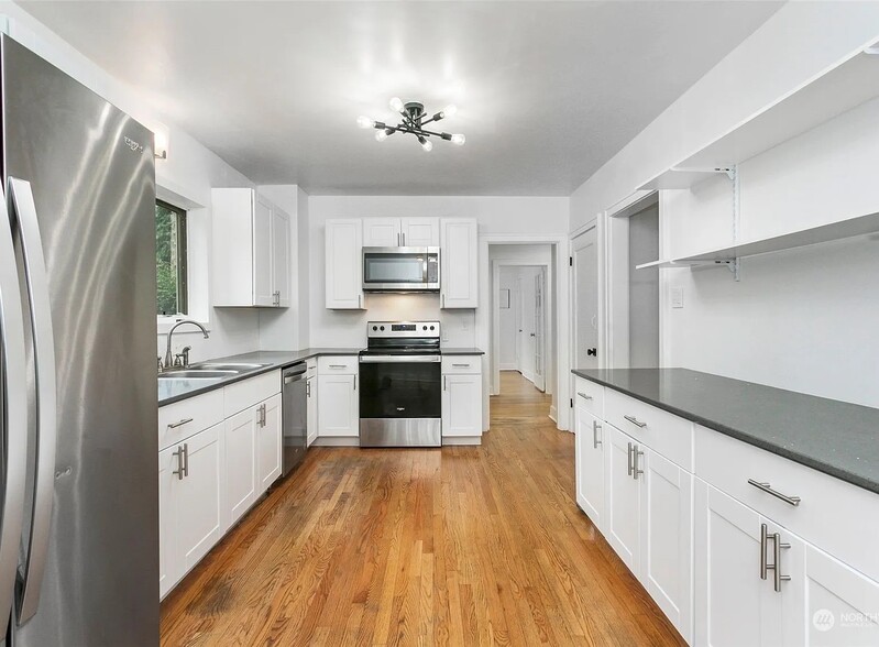 Kitchen - 710 Prospect Ave N