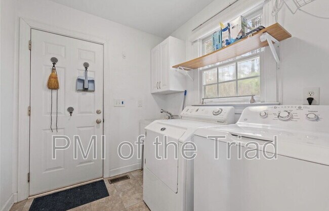 Building Photo - 2766 Briaroak Dr