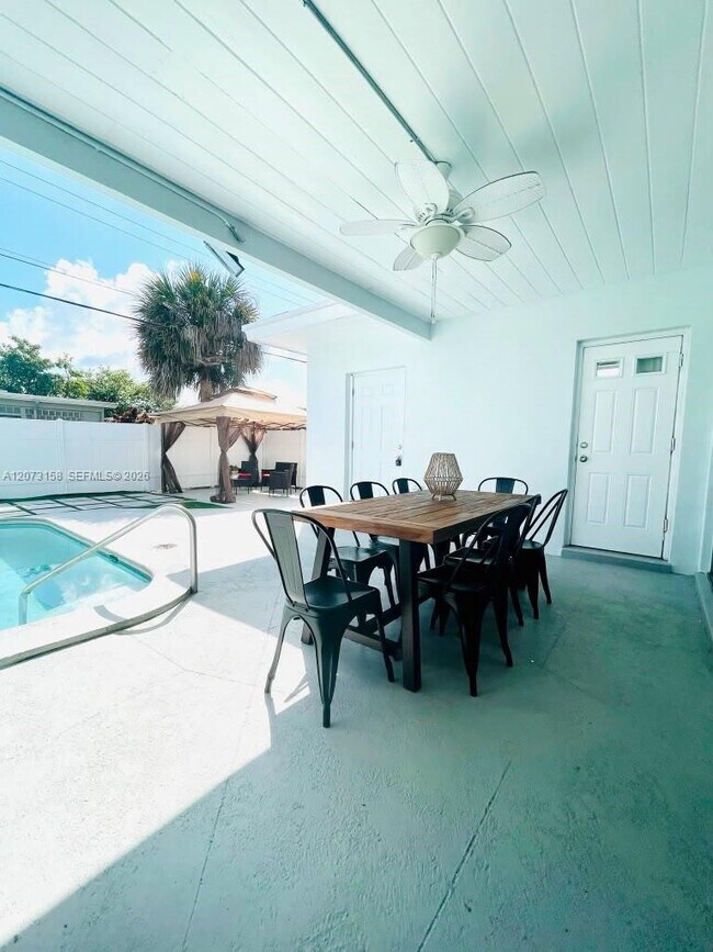 Building Photo - 7904 Miramar Pkwy