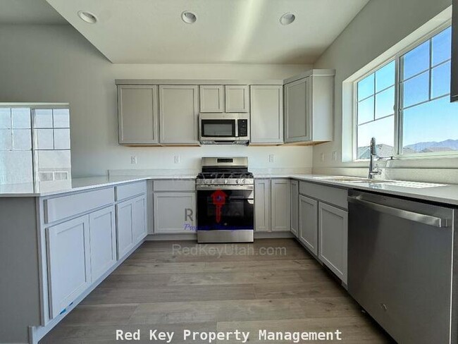 Building Photo - 1115 Sparrow Way, Stansbury Park