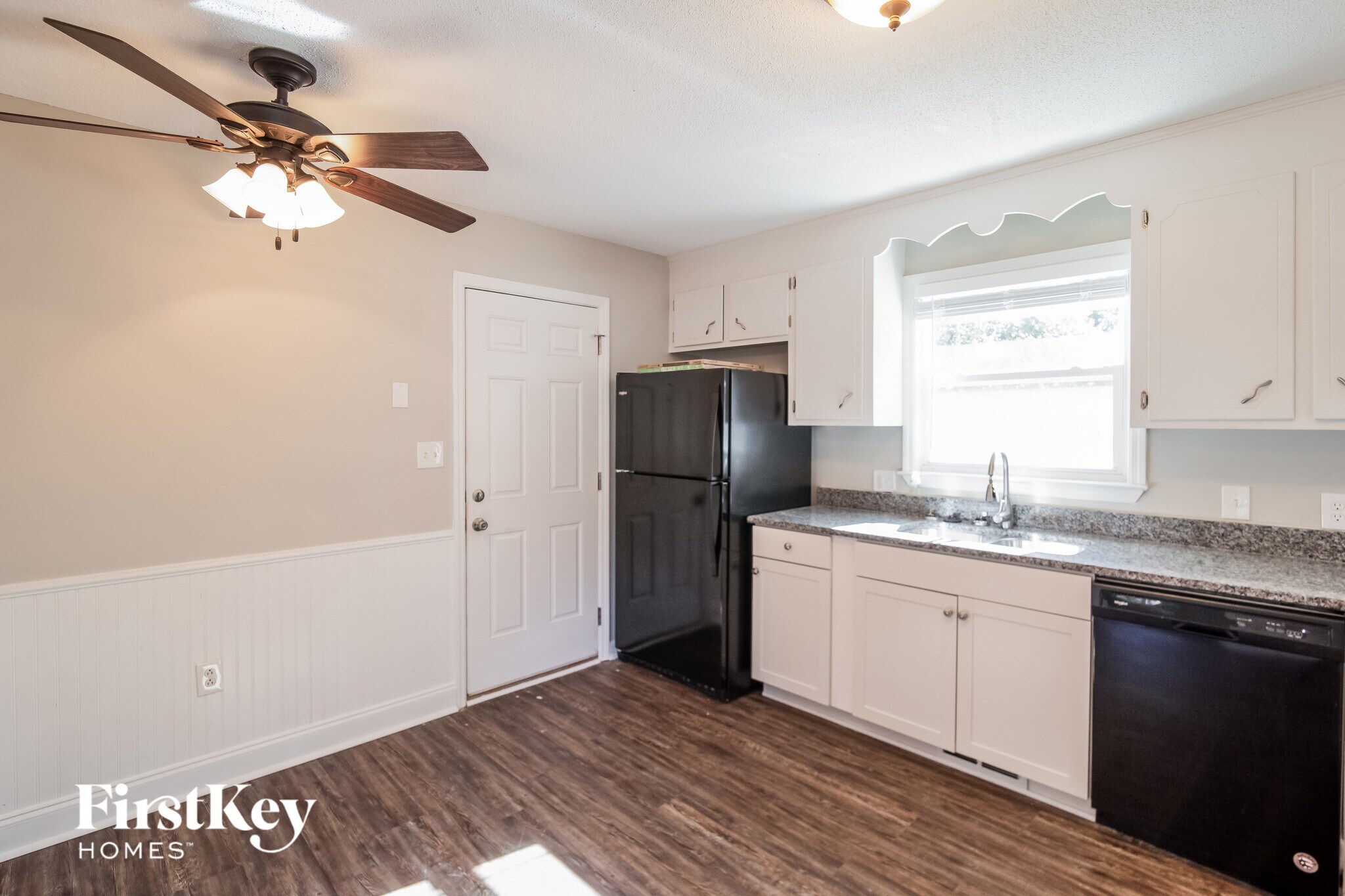 Building Photo - 729 Harbor View Rd