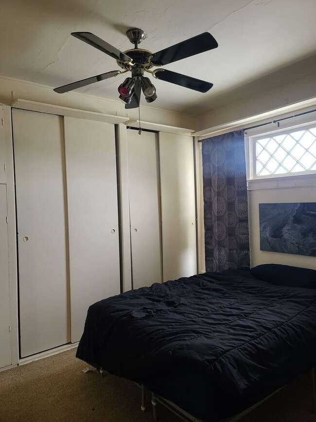 Building Photo - 810 N Coler Ave