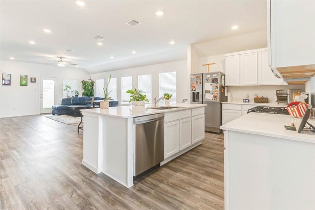 Building Photo - 27210 Woodridge Gln Dr