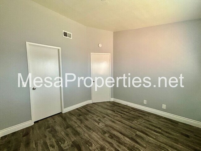 Building Photo - 15957 Randall Ave