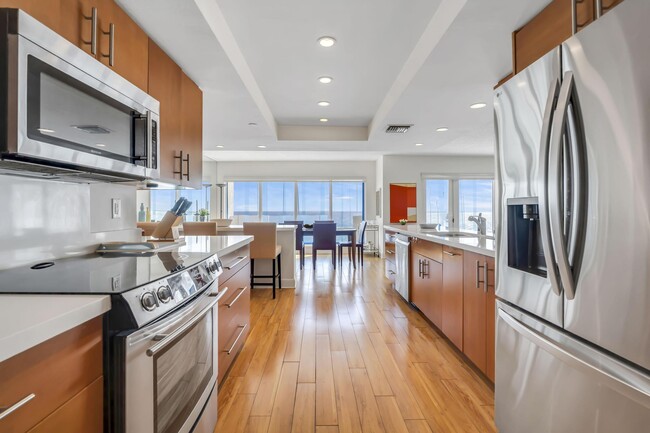 Building Photo - 4301 N Ocean Blvd