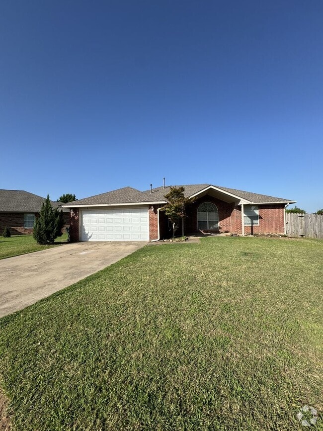 Building Photo - (3) Bed/(2) Bath in NE Norman w/ Safe Room!